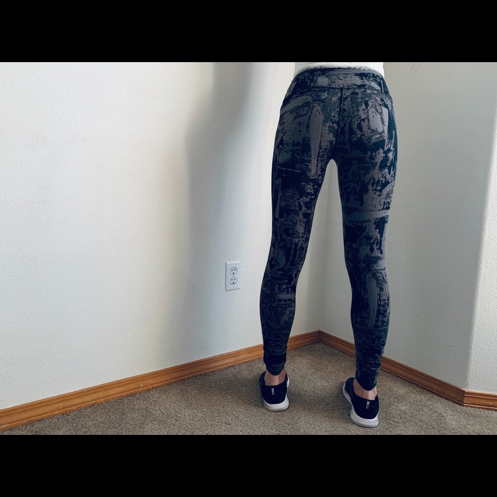 ALO Yoga High Rise Leggings - Picture 4 of 8
